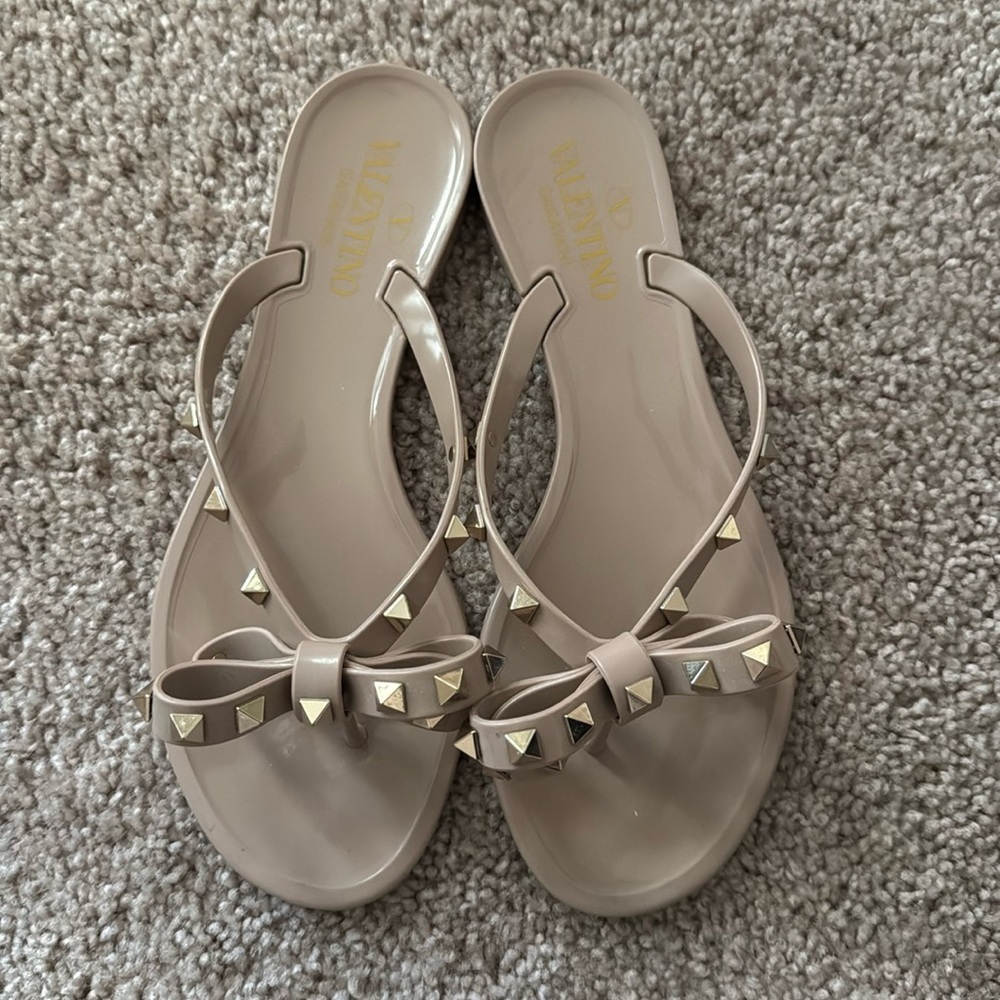 Valentino Garavani Rockstud Jelly Flip Flops